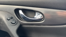 Nissan Qashqai 1.2 DiG-T N-Connecta 5dr Petrol Hatchback